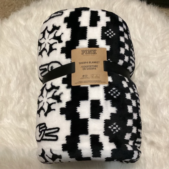 PINK Victoria’s Secret Sherpa Blanket - Picture 4 of 4
